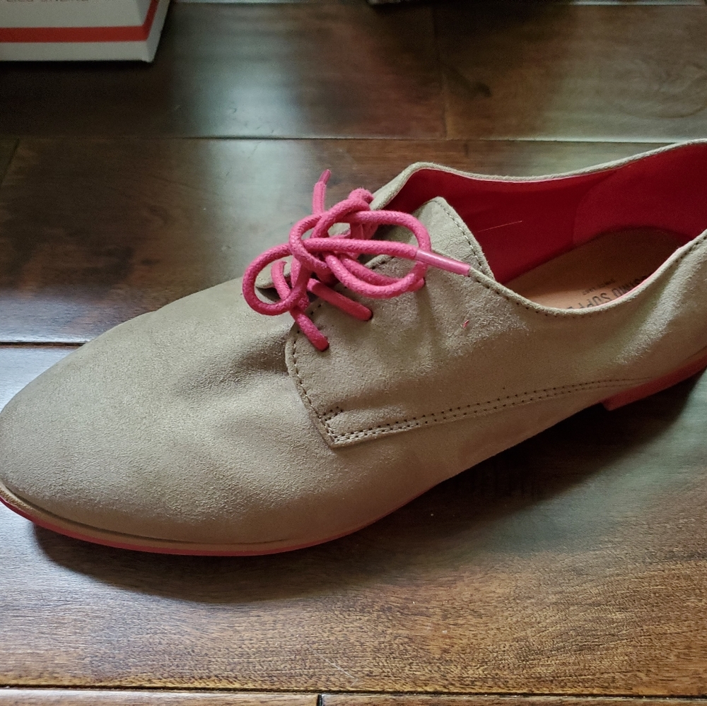 Adorable beige and pink flats women's size 8.5 by mossimo brand